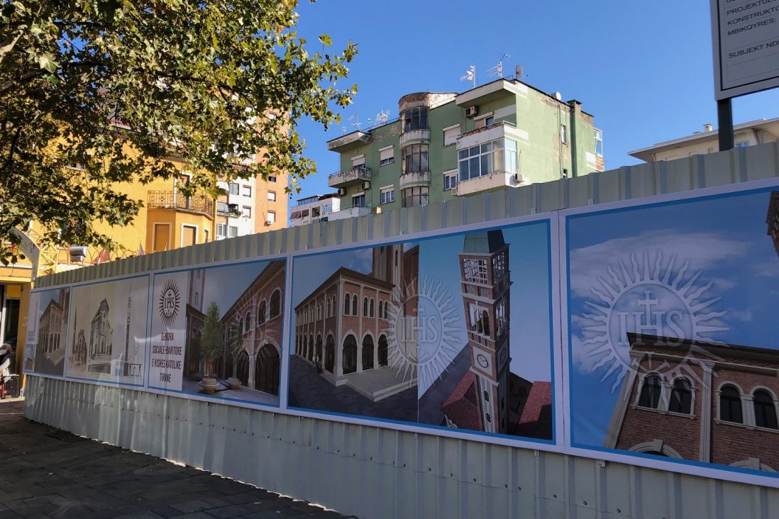 Il cantiere della nuova chiesa dei gesuiti a Tirana in Albania