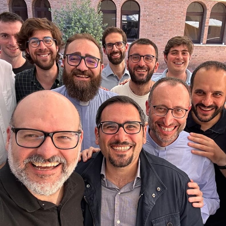 Un gruppo di giovani gesuiti