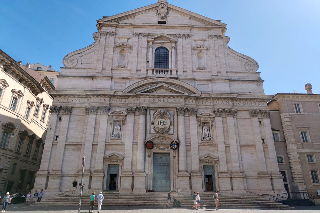Facciata della Chiesa al Santissimo Nome di Gesù a Roma