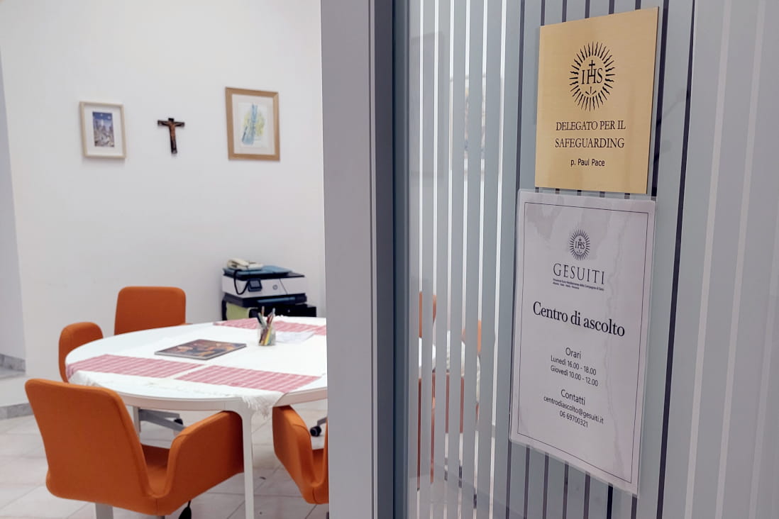 Veduta interna del nuovo centro di ascolto della Provincia Euro-Mediterranea dei gesuiti