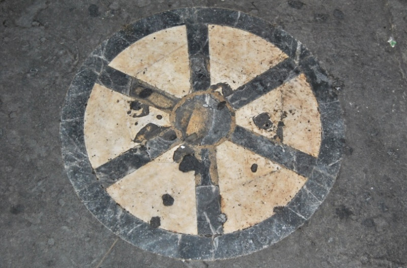 la-pietra-dello-scandalo