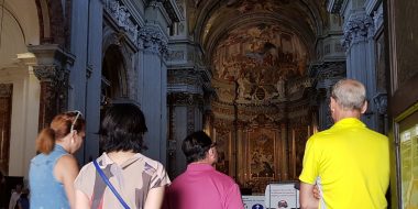 Group of tourists and pilgrims visiting the church of Saint Ignatius in Rome (free guided tour)