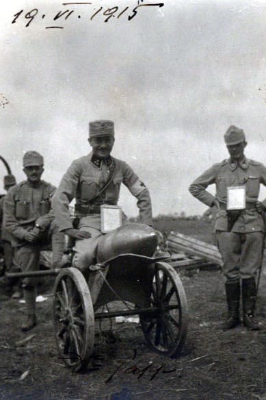 Soldati che trasportano munizioni in Ucraina, data 19/06/1915