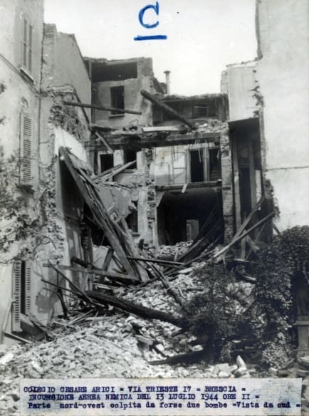 Immagine delle macerie dell'Istituto Arici a Brescia dopo i bombardamenti della Seconda Guerra Mondiale - Archivio Storico - Gesuiti, Provincia Euro-Mediterranea